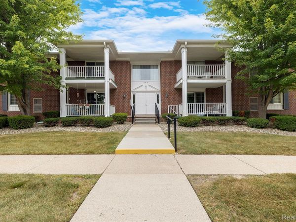 1749 Monticello Street, Unit E3, Trenton, Mi 48183