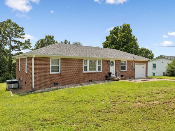 103 Oak Dr , Columbia, TN 38401