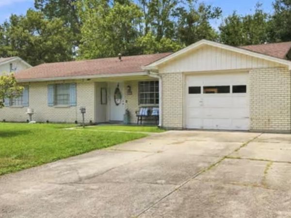 1423 EASTWOOD Drive, Slidell, LA 70458