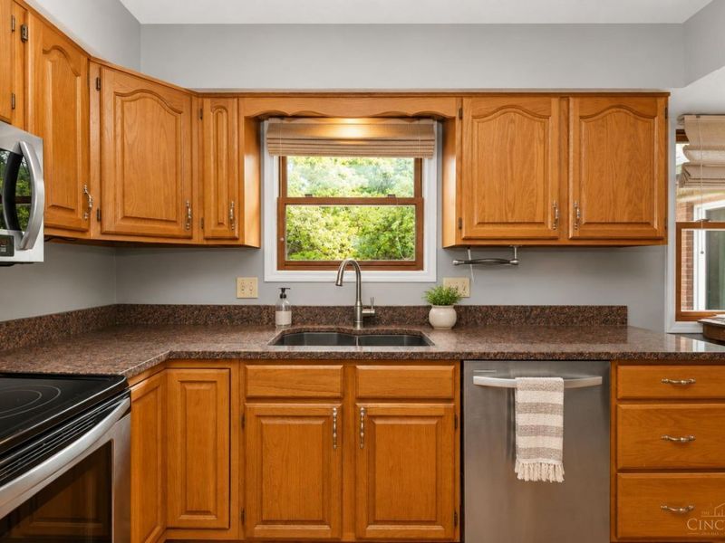 2590 Westbourne Drive, Cincinnati, OH 45248 Photo 12