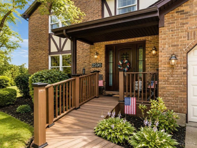 2590 Westbourne Drive, Cincinnati, OH 45248 Photo 2