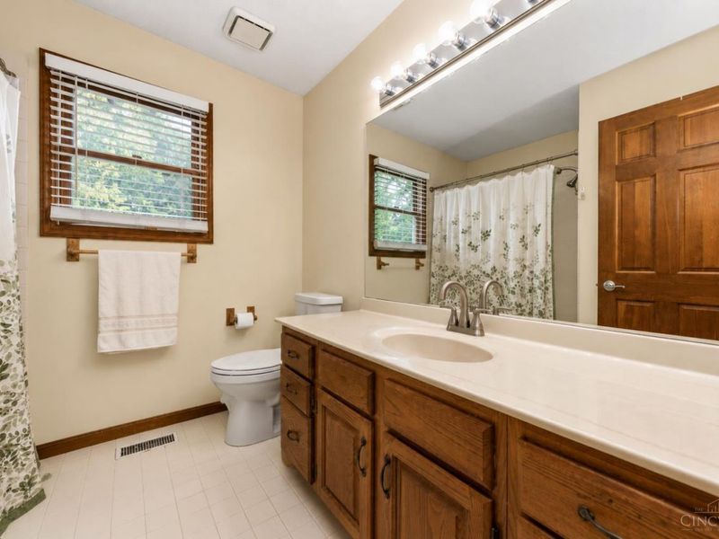 2590 Westbourne Drive, Cincinnati, OH 45248 Photo 23