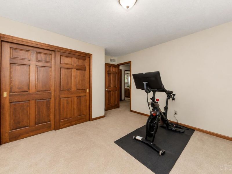 2590 Westbourne Drive, Cincinnati, OH 45248 Photo 26