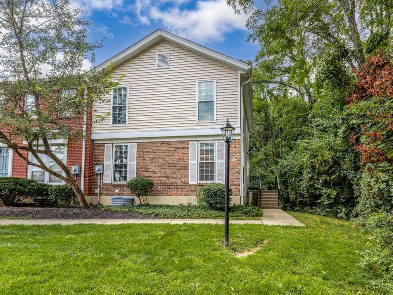10865 Lakehurst Court, Sycamore Township, OH 45242 Photo 2