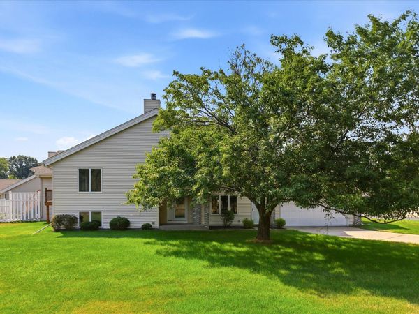 5758 Heather Ridge Drive , North Saint Paul, MN 55126