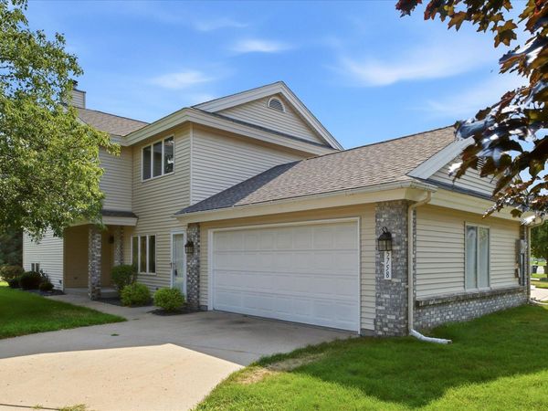 5758 Heather Ridge Drive, North Saint Paul, MN 55126