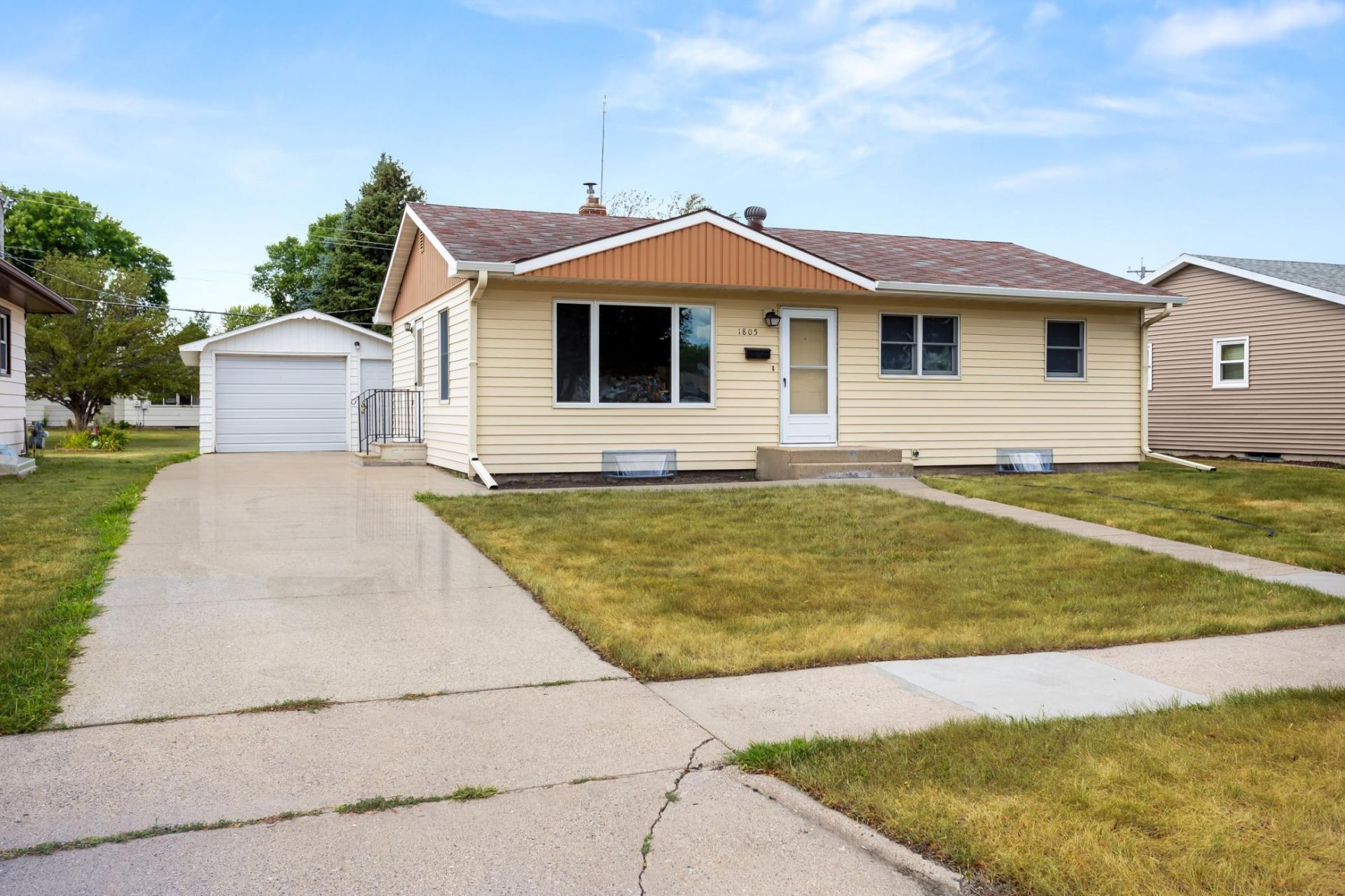 1805 17th Street S, Fargo, ND 58103 Main Photo