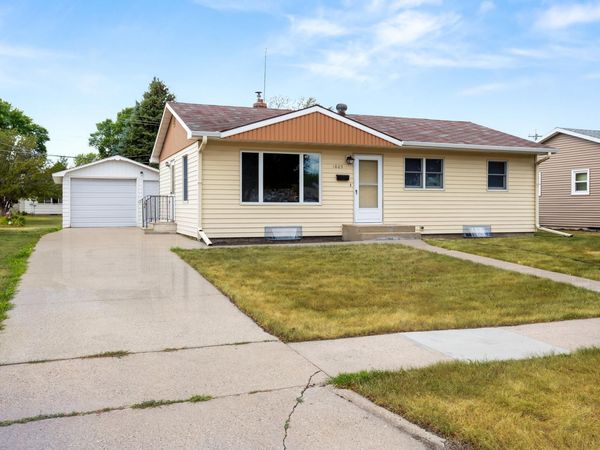 1805 17th Street S, Fargo, ND 58103