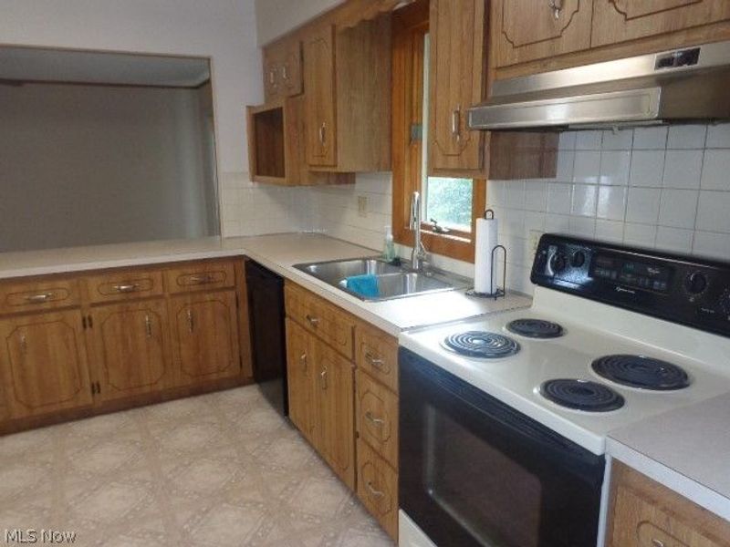 7270 Lakeview Drive, Parma, OH 44129 Photo 10