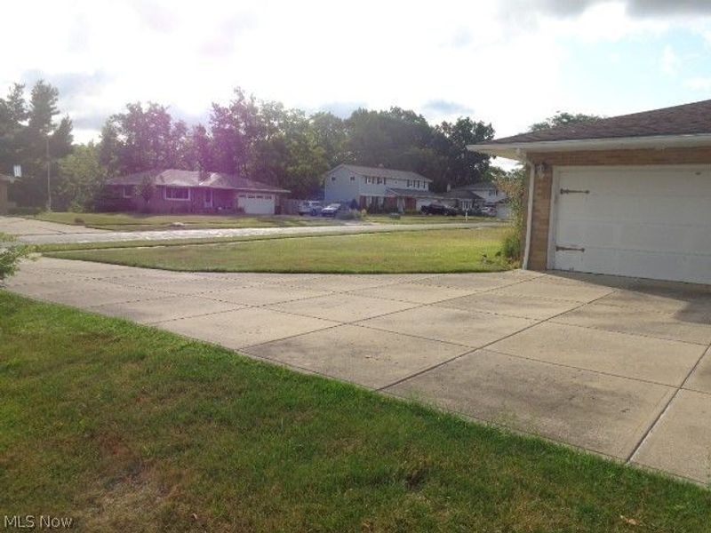 7270 Lakeview Drive, Parma, OH 44129 Photo 29