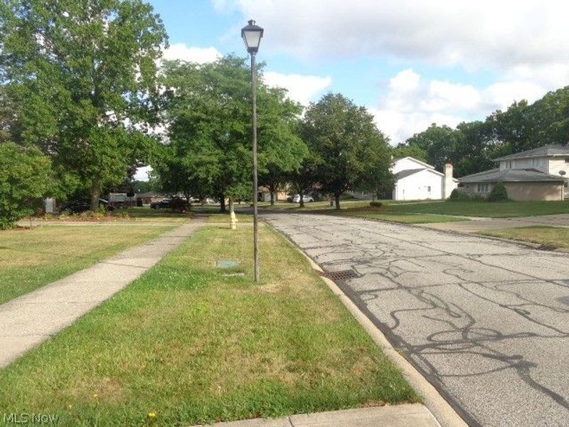 7270 Lakeview Drive, Parma, OH 44129 Photo 32