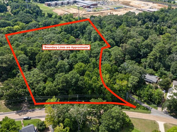 Lakewood Drive, Starkville, MS 39759