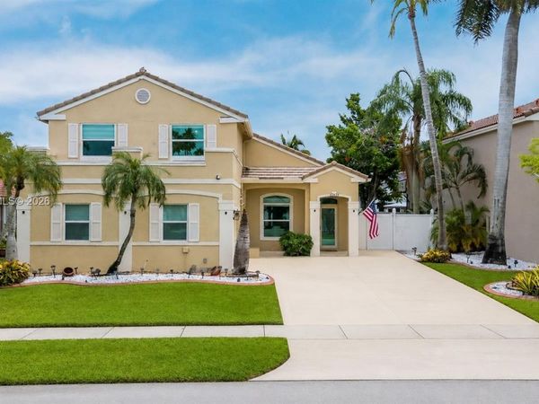 17513 NW 10th St , Pembroke Pines, FL 33029