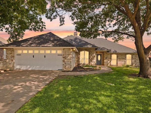 10200 Fieldcrest Drive , Benbrook, TX 76126