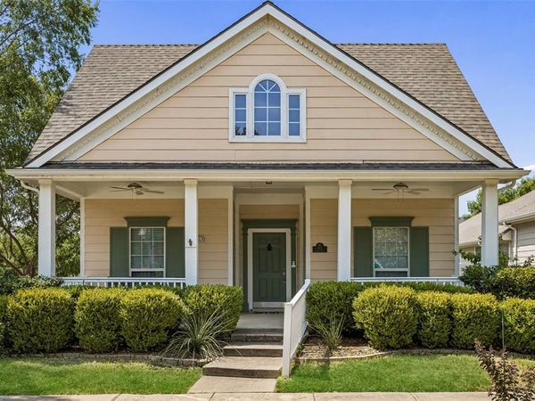 901 Wenk Drive , Aubrey, TX 76227