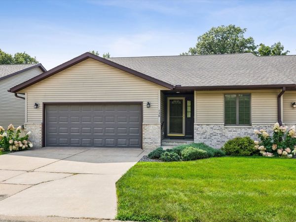 438 Apple Valley Lane , Unit 438, Clinton, IA 52732