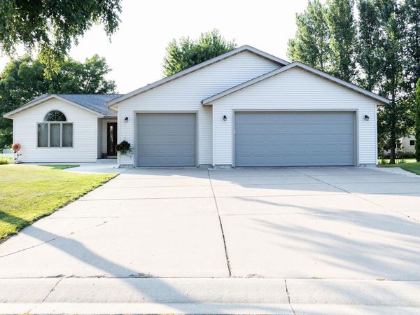 25 Benson Drive S, Lewiston, MN 55952