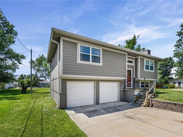 409 W South Street, Spring Hill, KS 66083
