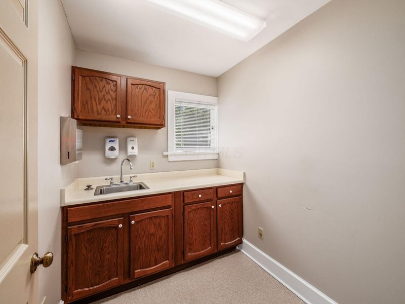 550 W Central Avenue , Delaware, OH 43015 Photo 18