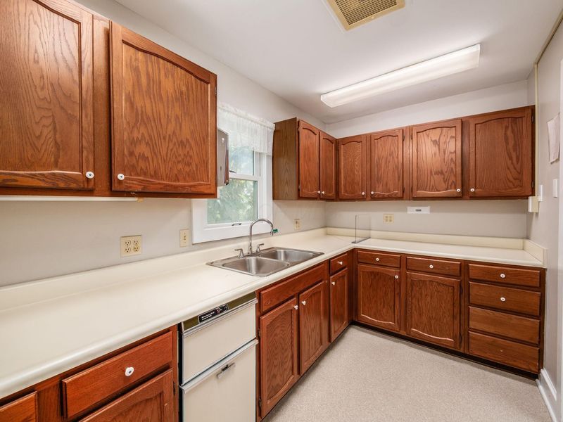 550 W Central Avenue , Delaware, OH 43015 Photo 20