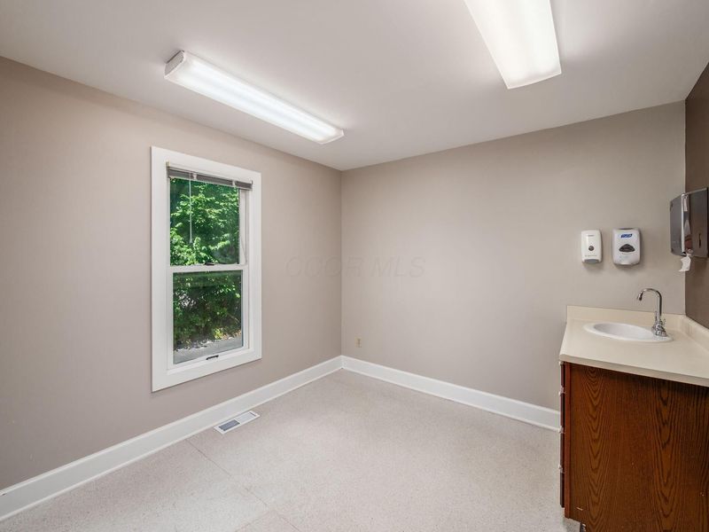 550 W Central Avenue , Delaware, OH 43015 Photo 31