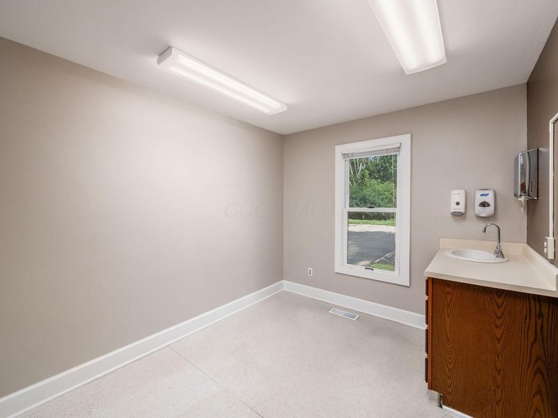 550 W Central Avenue , Delaware, OH 43015 Photo 32