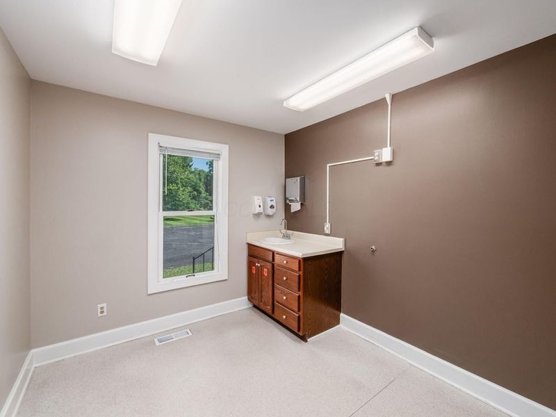 550 W Central Avenue , Delaware, OH 43015 Photo 33