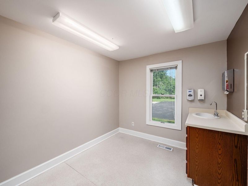 550 W Central Avenue , Delaware, OH 43015 Photo 35
