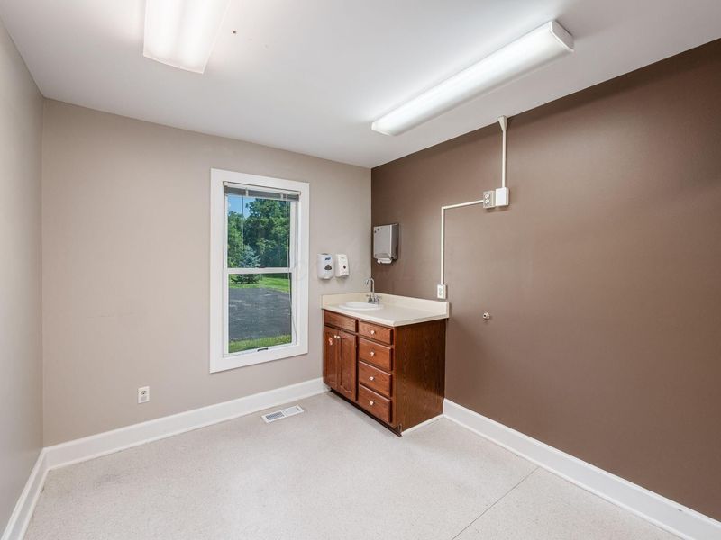 550 W Central Avenue , Delaware, OH 43015 Photo 36