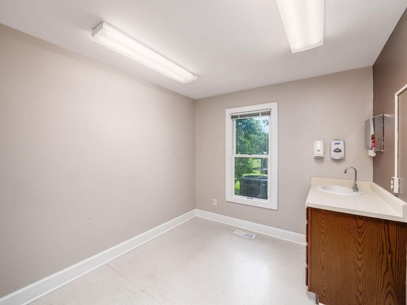 550 W Central Avenue , Delaware, OH 43015 Photo 37