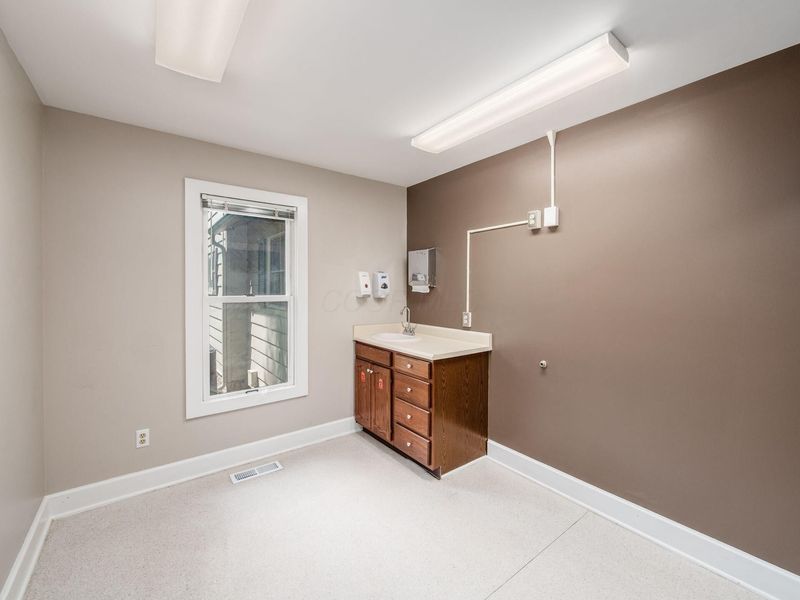550 W Central Avenue , Delaware, OH 43015 Photo 38
