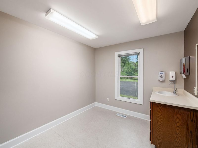 550 W Central Avenue , Delaware, OH 43015 Photo 39
