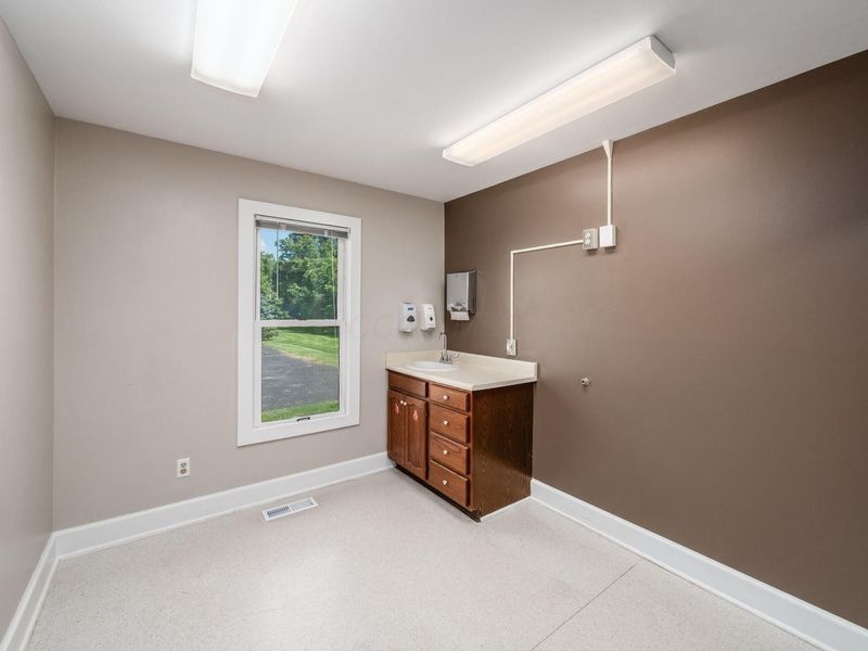 550 W Central Avenue , Delaware, OH 43015 Photo 40