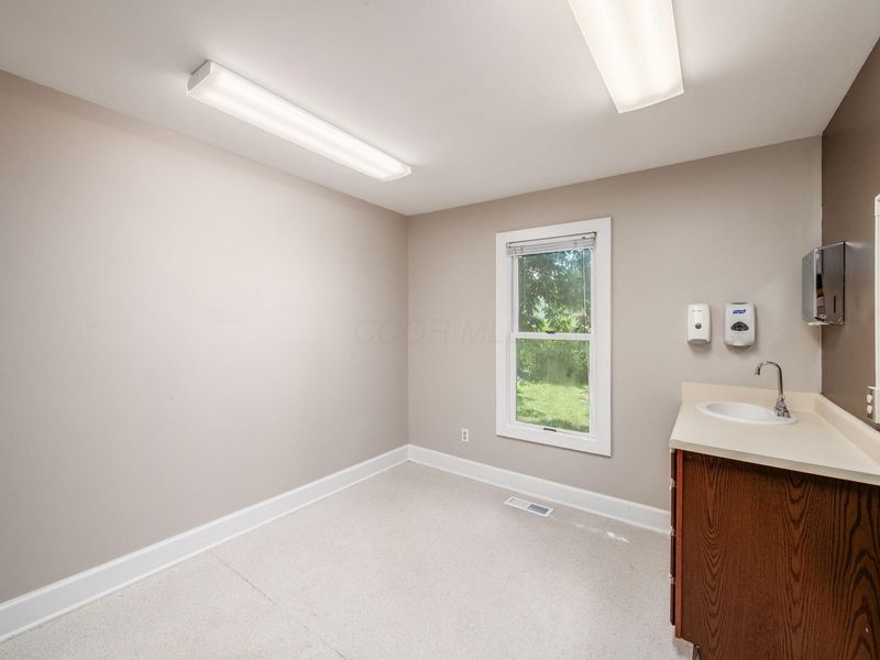 550 W Central Avenue , Delaware, OH 43015 Photo 43
