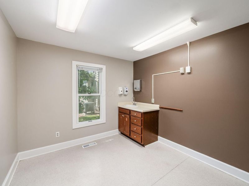 550 W Central Avenue , Delaware, OH 43015 Photo 44