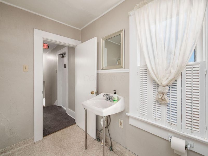 550 W Central Avenue , Delaware, OH 43015 Photo 52