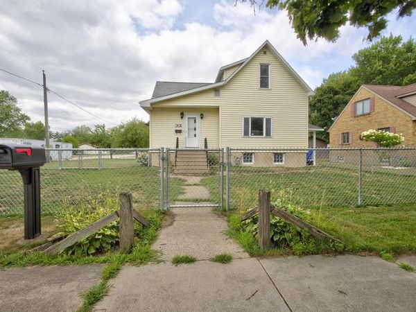 301 N NOQUEBAY AVENUE, Peshtigo, WI 54157