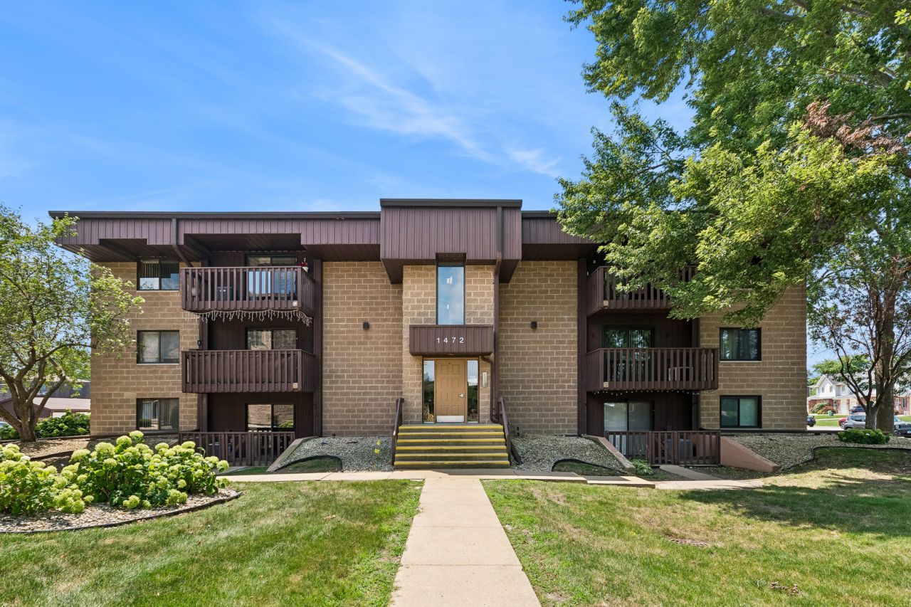 1472 N Rock Run Drive, Unit 2D, Crest Hill, IL 60403 Main Photo