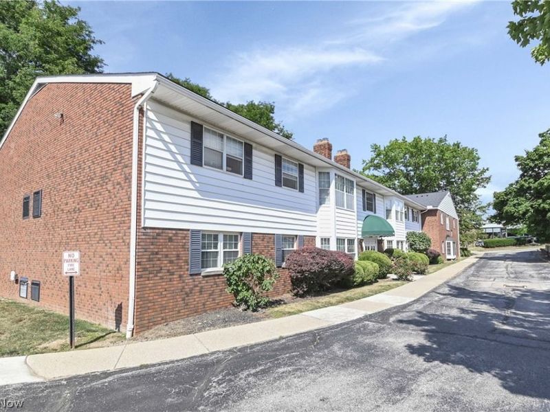 2948 Pease Drive , Unit A204, Rocky River, OH 44116 Photo 5