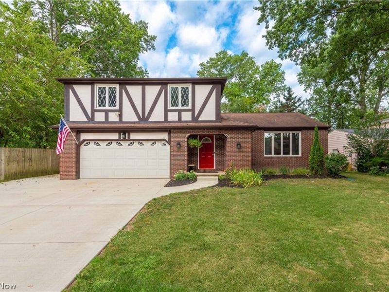 1470 Hawthorne Drive, Vermilion, OH 44089 Photo 2