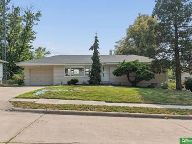 1714 Bowie Drive, Omaha, NE 68114