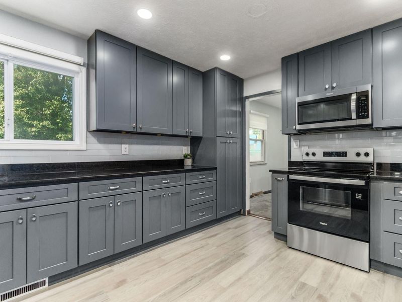 6425 S Sunbury Road , Westerville, OH 43081 Photo 13