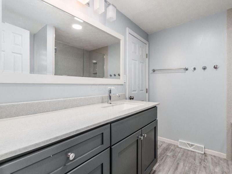 6425 S Sunbury Road , Westerville, OH 43081 Photo 23