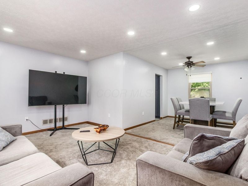 6425 S Sunbury Road , Westerville, OH 43081 Photo 6