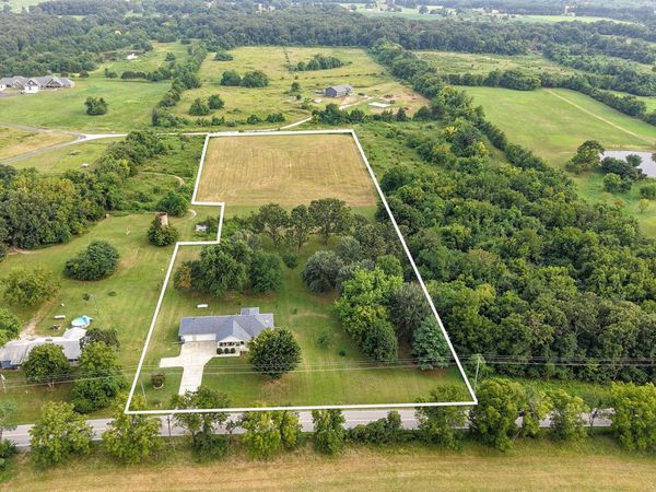 8592 W Farm Road 104 , Willard, MO 65781