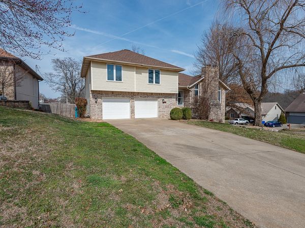 1957 W Nottingham Street, Springfield, MO 65810