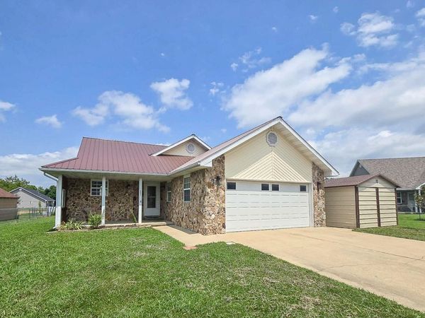 801 E Clay Street , Mountain Grove, MO 65711