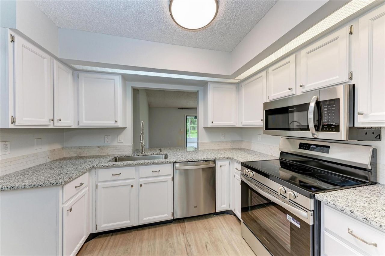 5506 82nd Avenue Drive E, Palmetto, FL 34221 Photo