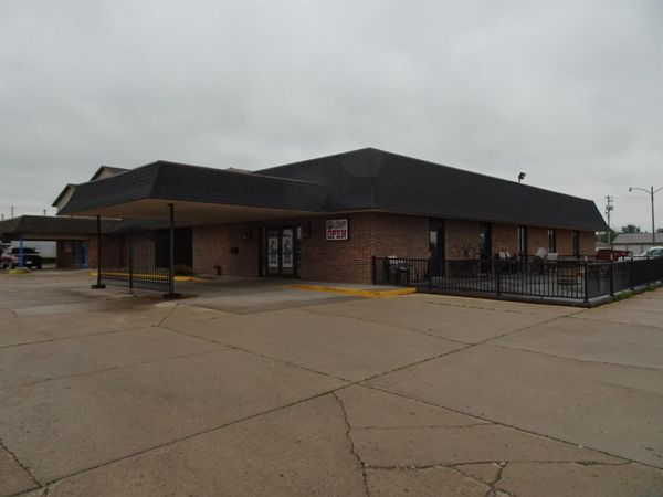 1113 S 2nd Ave, Sheldon, IA 51201