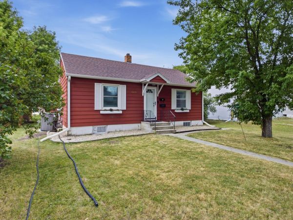 1614 9th Street N, Fargo, ND 58102